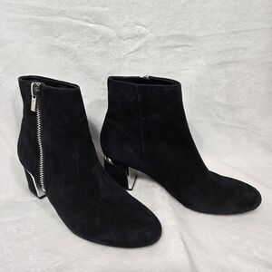 DKNY Black Ankle Boots Sz 8M Side Zil Metal Trimmed Heel.  A169